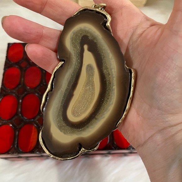 NEW Chico’s Sliced Agate + Gold Floating Pendant Long 20” Necklace Brown Tan NWT - Picture 4 of 16